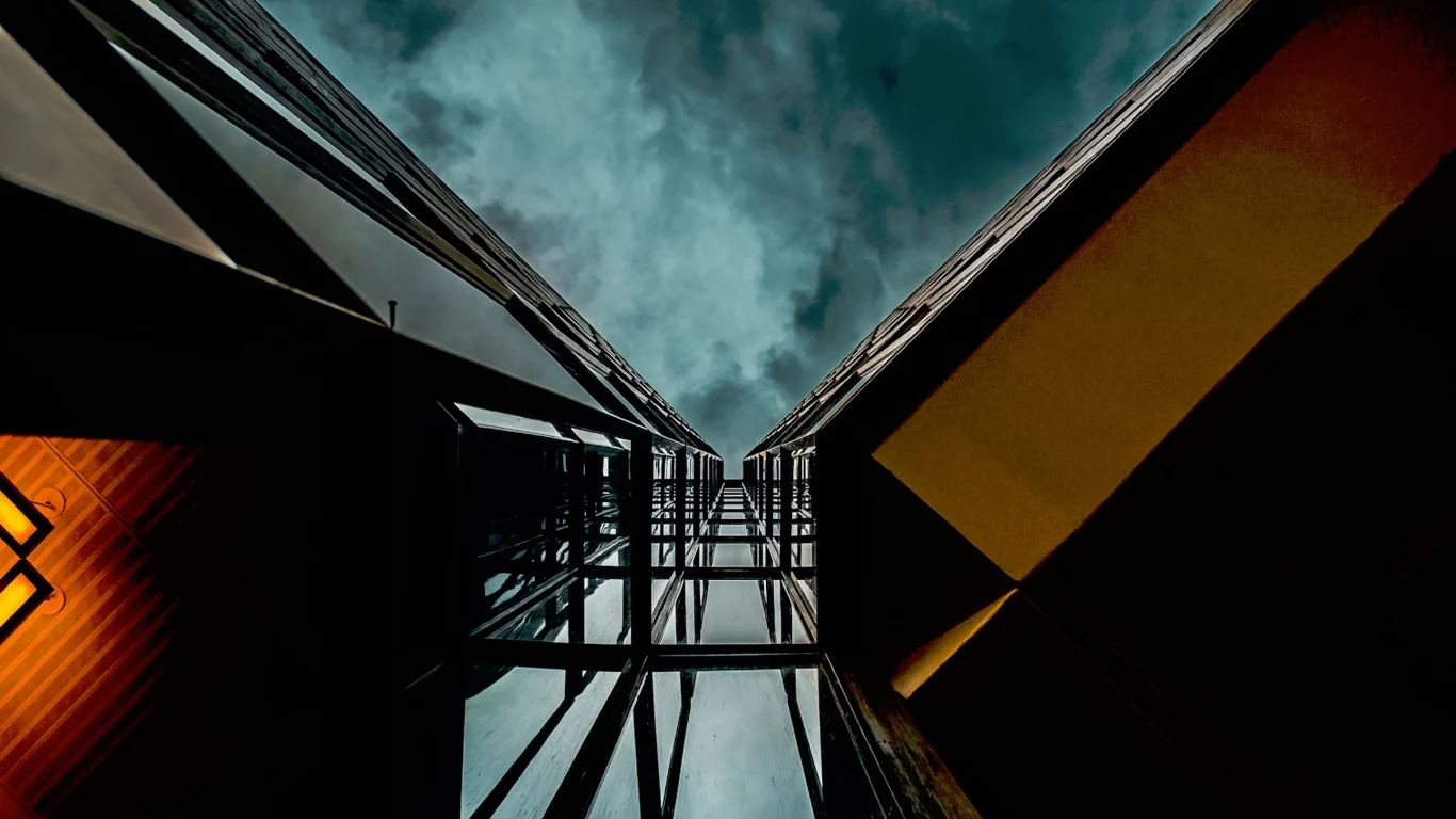 Determining the nature of galvanized sheet metal can frequently be achieved through visual inspection methods.